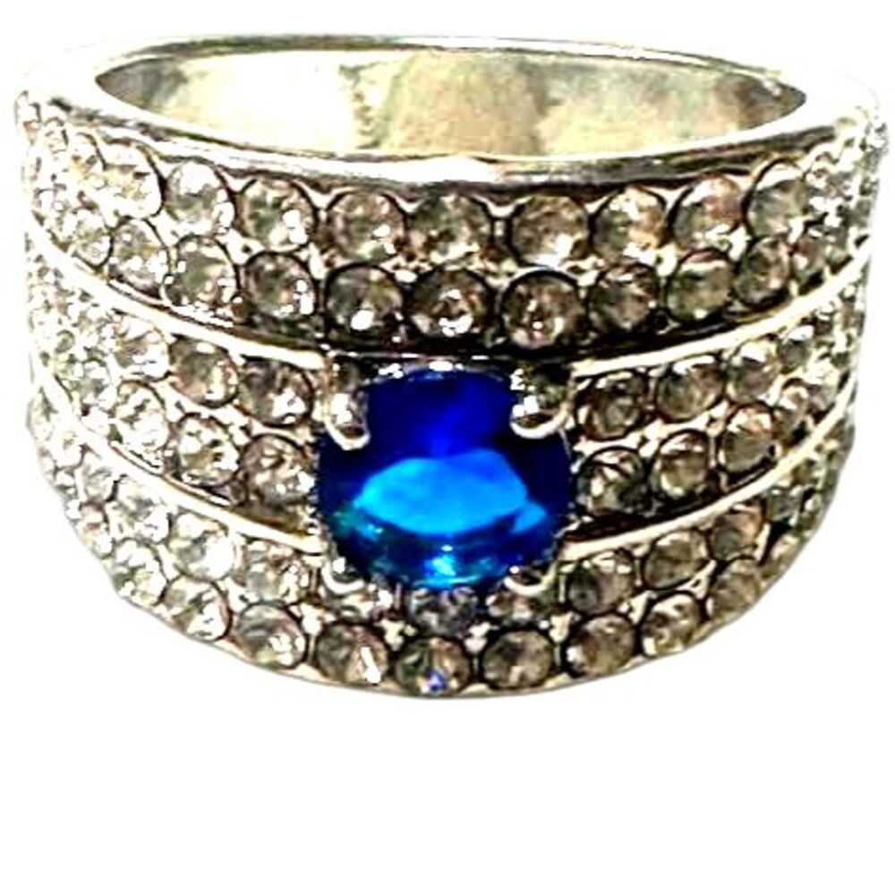 NWT Stunning Blue Rhinestone Ring size 8